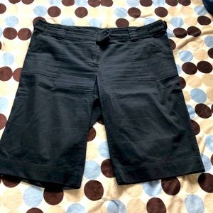 Bermuda length cropped pant